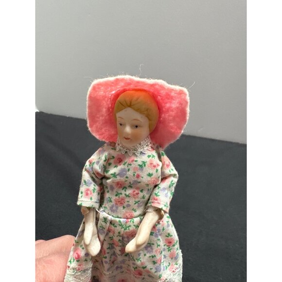 Antique Porcelain Lady Doll With Floral Dress & Pink Bonnet - 7.5 Inches Tall Vi - Picture 10 of 10